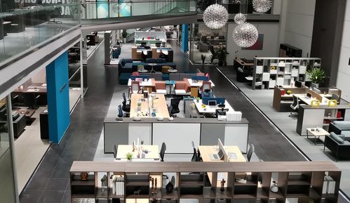 设计驱动创新，服务赢得信赖 中山市品盛家具携冠品盛办公家具深耕会务服务新篇章